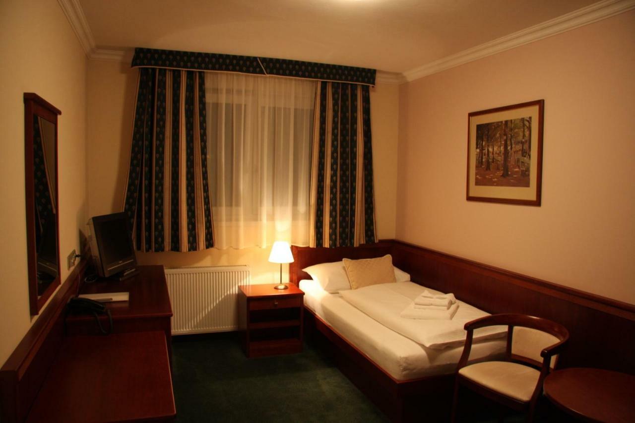 Komorni Hurka Cheb Exterior foto